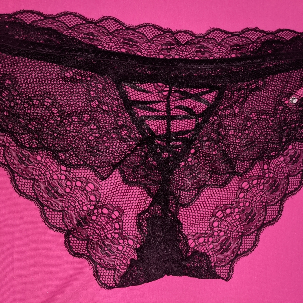 New delicate black lace panties